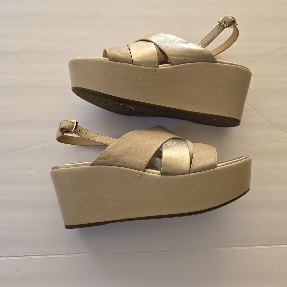 Geox sandals plateform gold and beige size 10